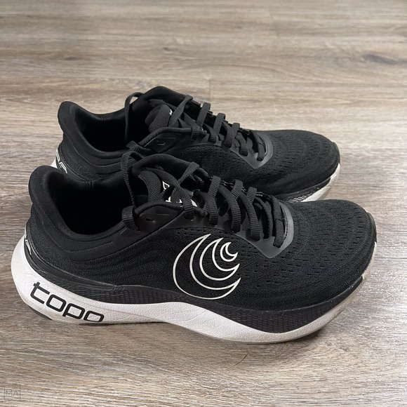 Topo Athletic Women's Aura Shoes Running Athletic Max Cushion 8 Black/White - Picture 1 of 8